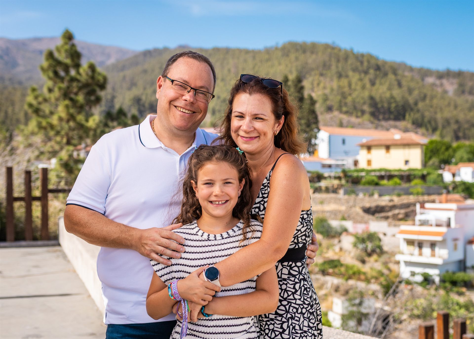 Family in Vilaflor's old town on a bright, sunny day